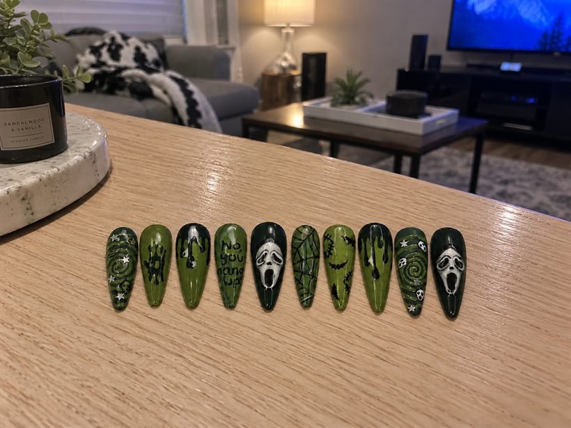 Ro********y wearing Halloween White Skulls and Bats Press-On Nails